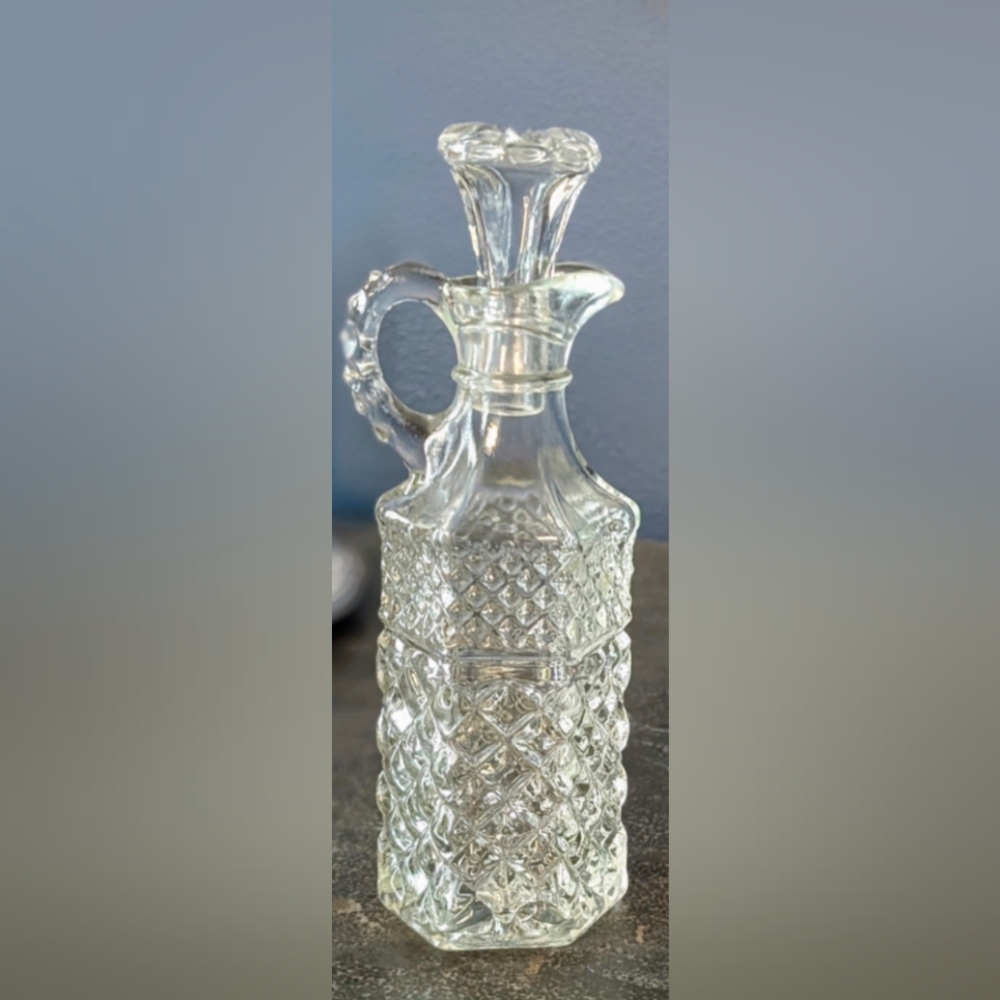 Elegant Clear Glass Decanter